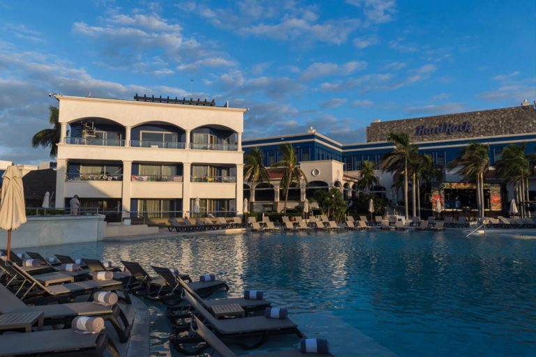 Hard Rock Heaven Pool