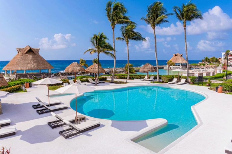 Hard Rock Pool Lagoon